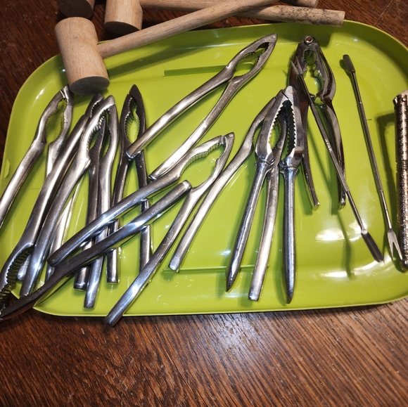 CRAB LOBSTER EUC LOT OF PICKING CRACKING SEAFOOD TOOLS WHOLE SET IN TUB ALL - Picture 3 of 3